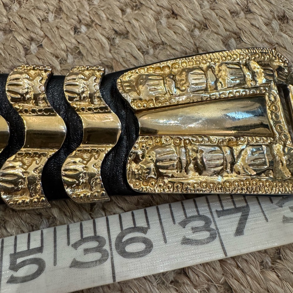 Judith Leiber Leather Waist Belt. Beautiful vintage detailed piece. - Picture 9 of 11